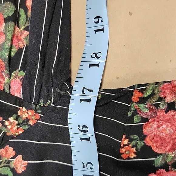 H&M Size 6 Black and Pink Floral with White Stripe Cotton Balloon-sleeved Blouse - Picture 9 of 13